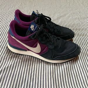 Nike Internationalist Sneakers